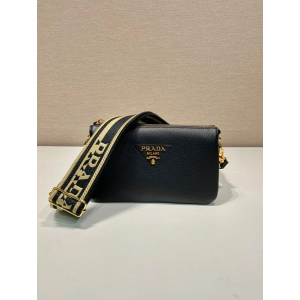 프라다 가죽 숄더백 1BH194