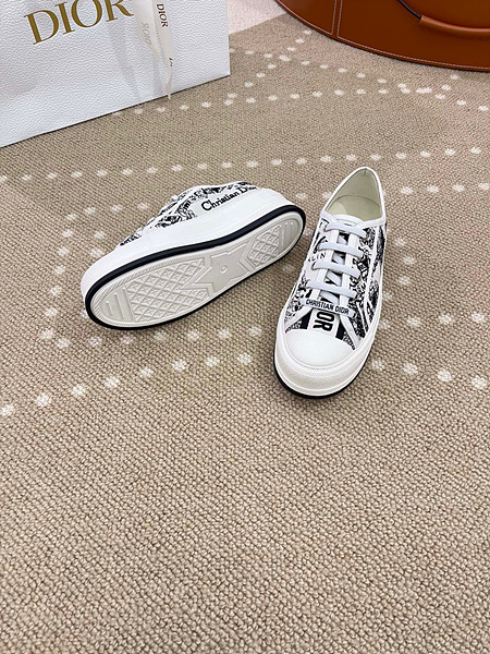 디올 워크앤 스니커즈