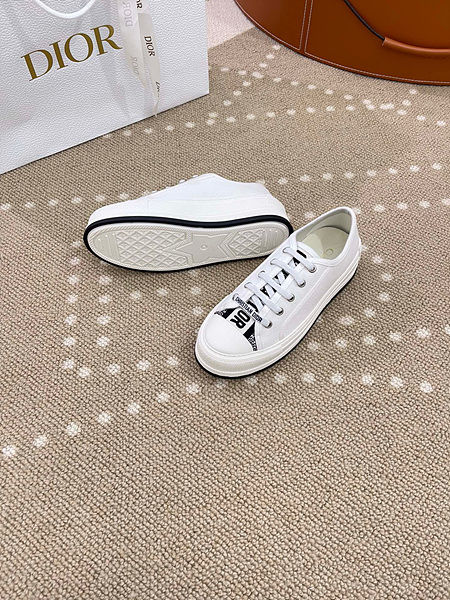 디올 워크앤 스니커즈