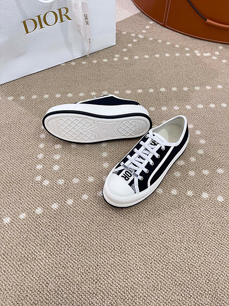디올 워크앤 스니커즈