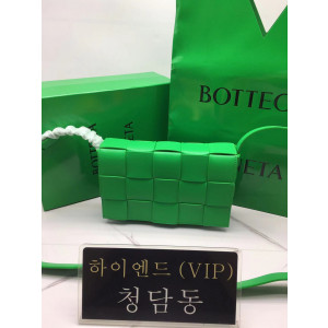 보테가베네타 카세트백 (안감 블랙컬러) (삼각 트라이앵글 메탈)