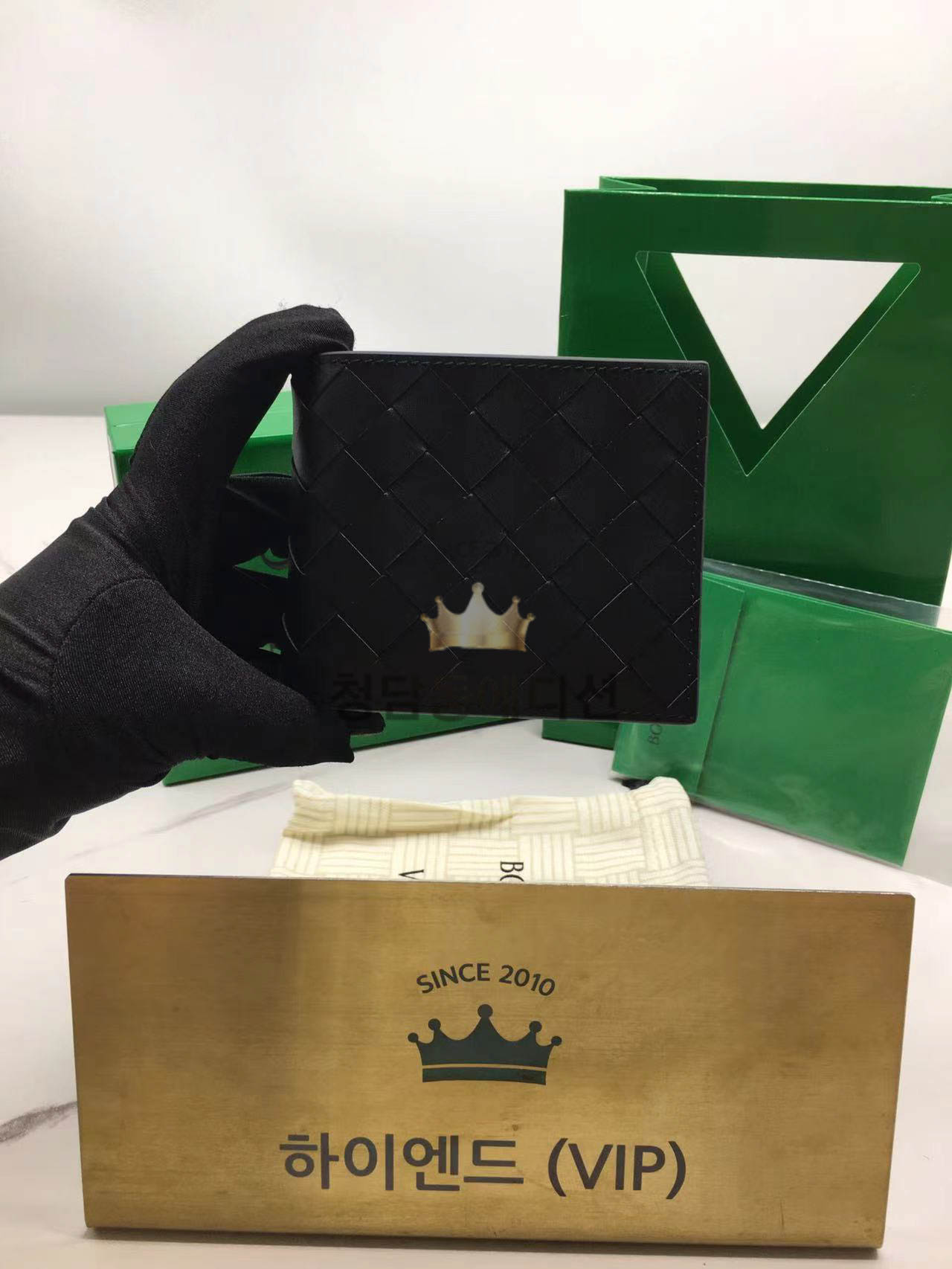 보테가베네타 인트레치아토 폴더형 반지갑 605721 (컬러 다크초콜릿)