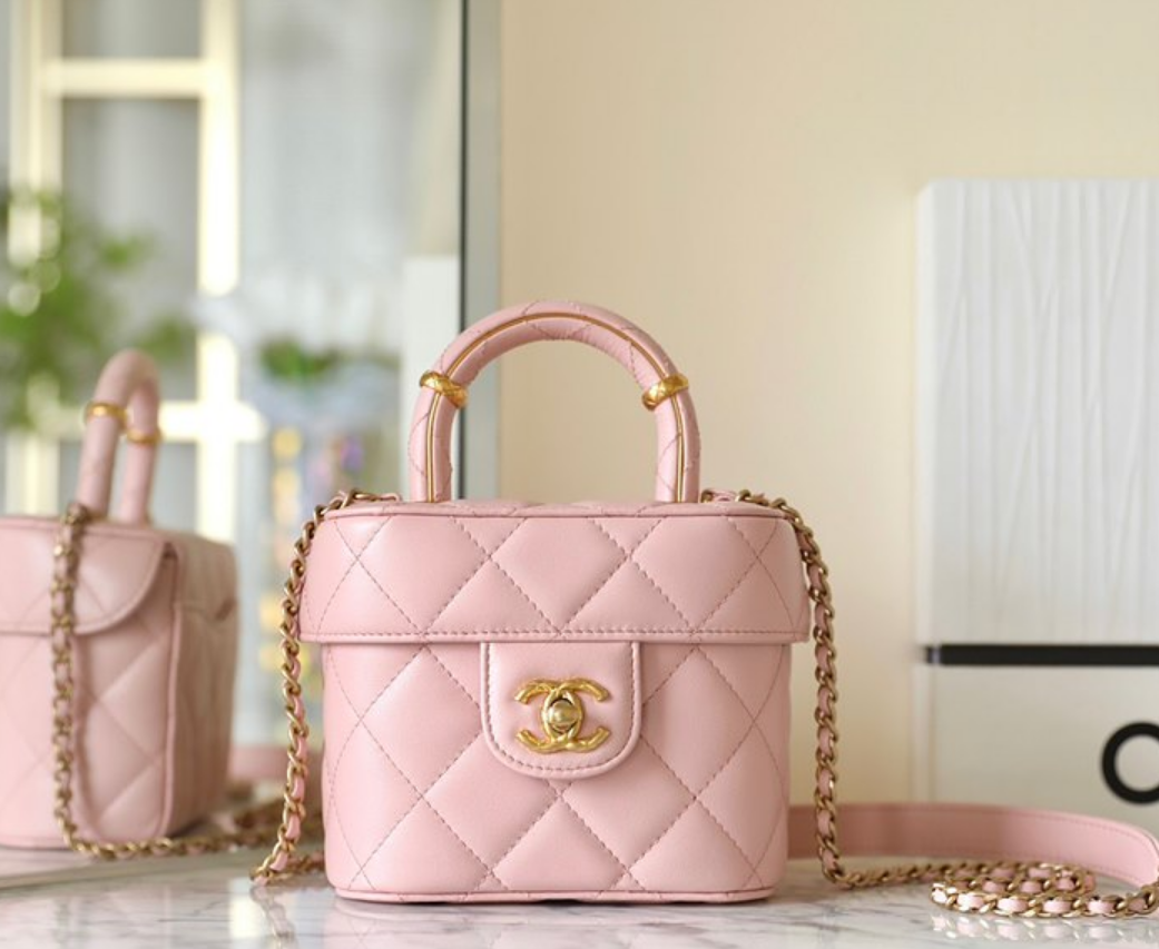 샤넬 23SS 스몰 코스메틱 케이스 AS3973