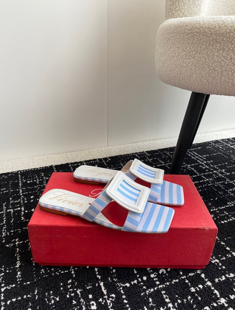 로저비비에 커브 스퀘어 버클 샌들