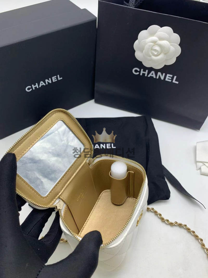 샤넬 클래식 골드볼 베니티백(신형)