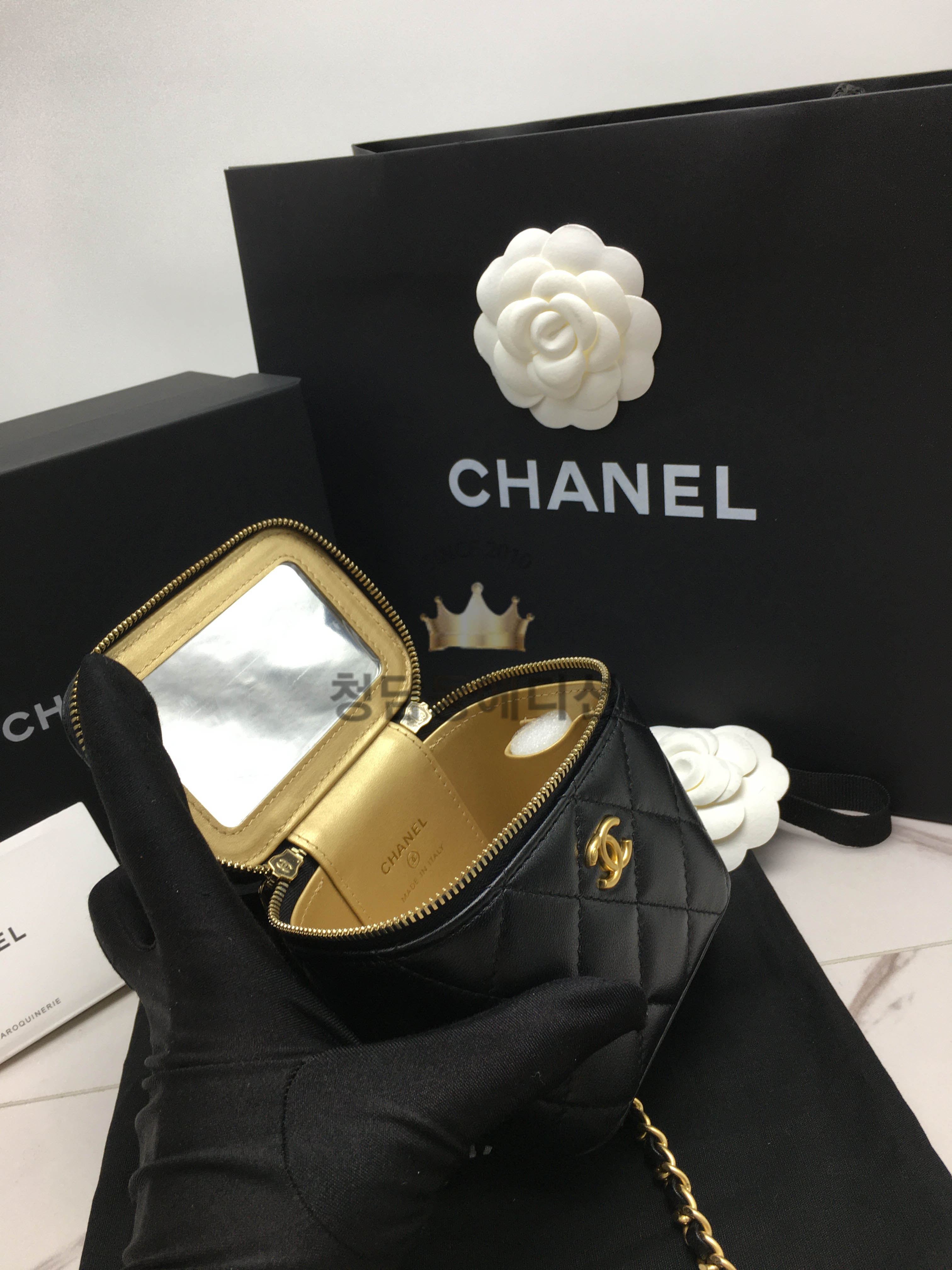 샤넬 클래식 골드볼 베니티백(신형)