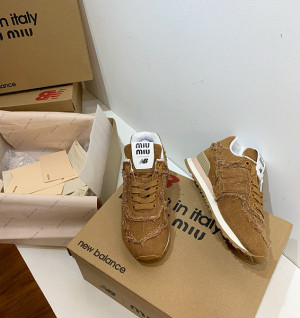 미우미우 X 뉴발란스 스니커즈