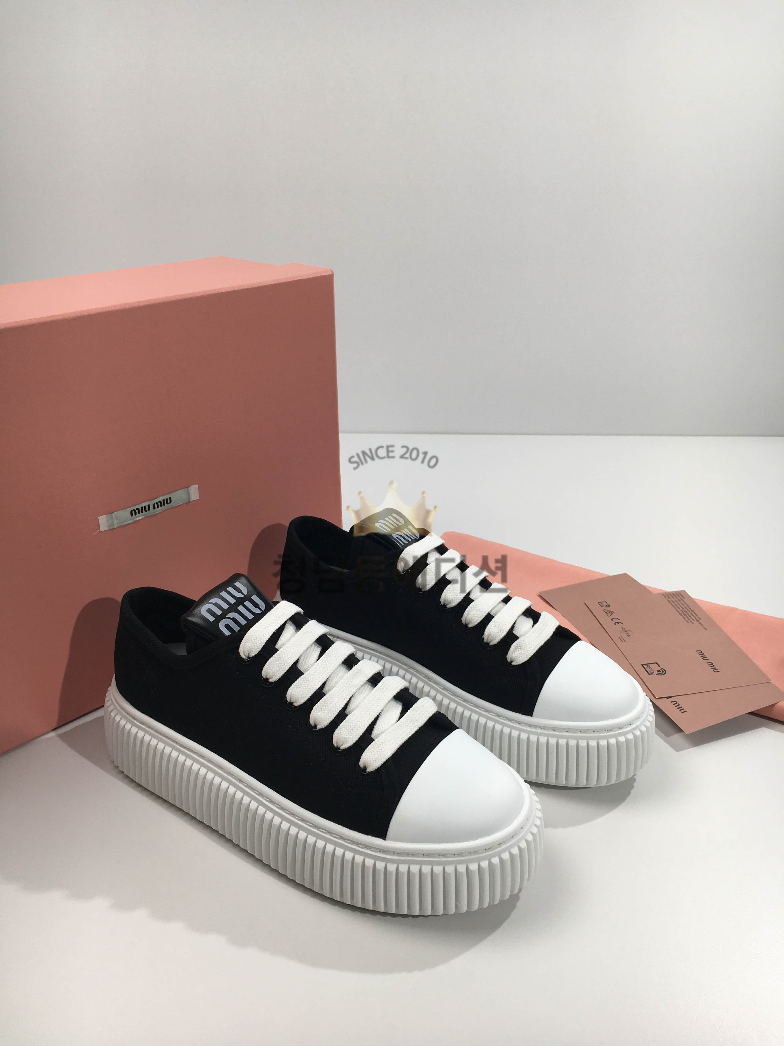 미우미우 스니커즈