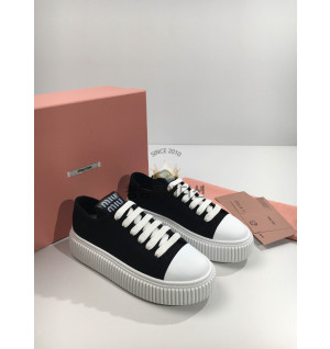 미우미우 스니커즈