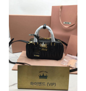 미우미우 아르카디 마테라쎄 나파 가죽 백 레귤러 (renewal ver.)