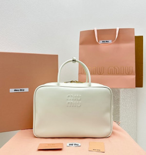 미우미우 MIU MIU 엠보로고 아르카디