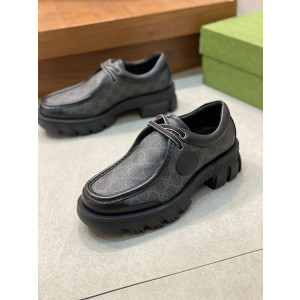 구찌 인터로킹G 로퍼 (남성용)