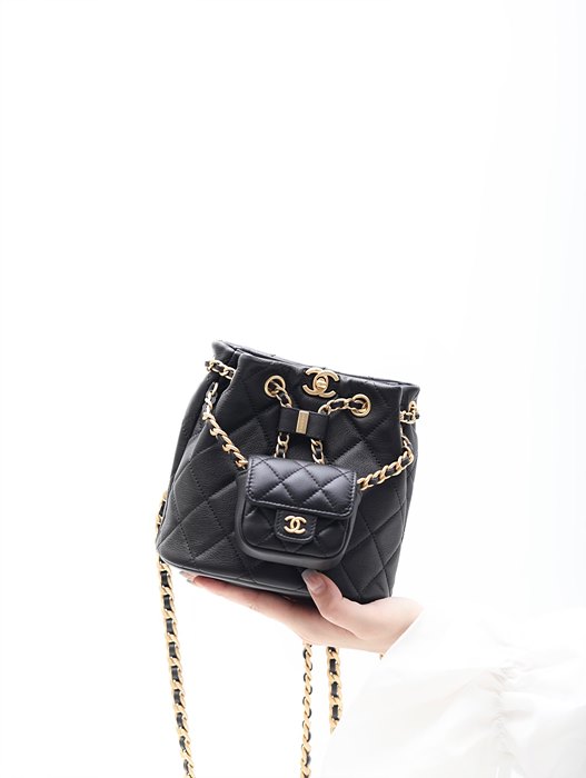 샤넬 23A 턴락 CC 백참 스몰 백팩 카프스킨 (하이엔드급)