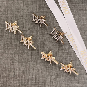 디올 dior 레터링 귀걸이 (3COLOR)