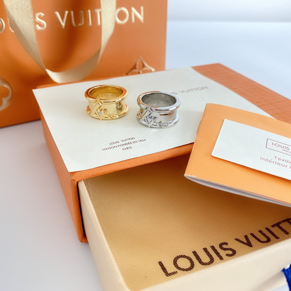 루이비통 lv 모노그램 볼트 밴드 링 (2COLOR)