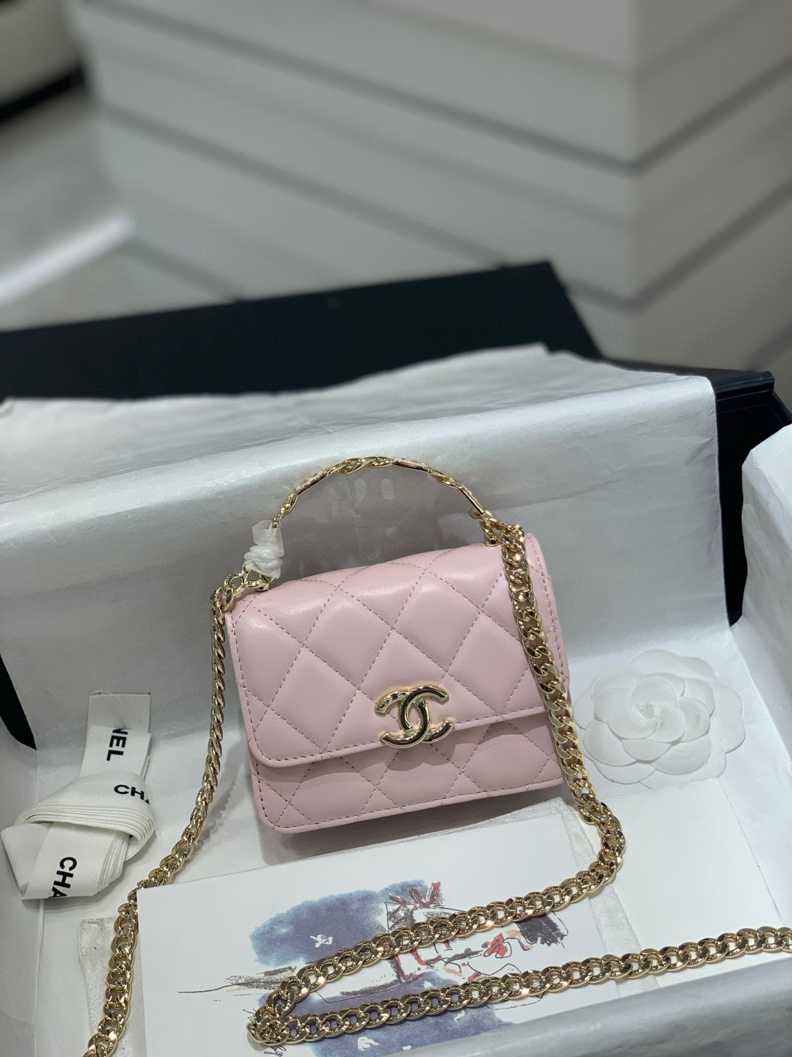 샤넬 22SS 탑핸들 코코 레터링 체인백 캐비어스킨