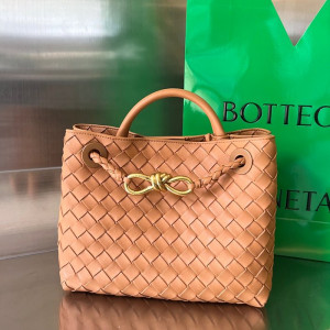  보테가베네타 24SS 안디아모 스몰 743568