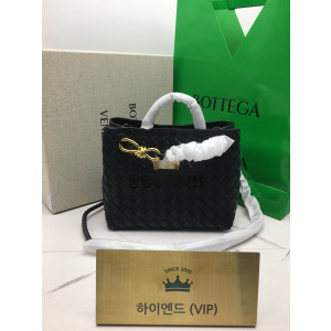 보테가베네타 24SS 안디아모 스몰 743568 (컬러 블랙)