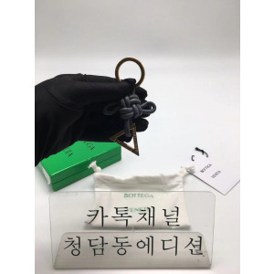 보테가베네타 bv 튜브매듭 트라이앵글 키링 619100