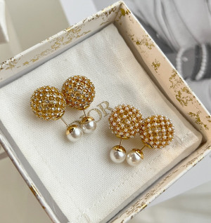 디올 dior 귀걸이 (다이아, 펄)