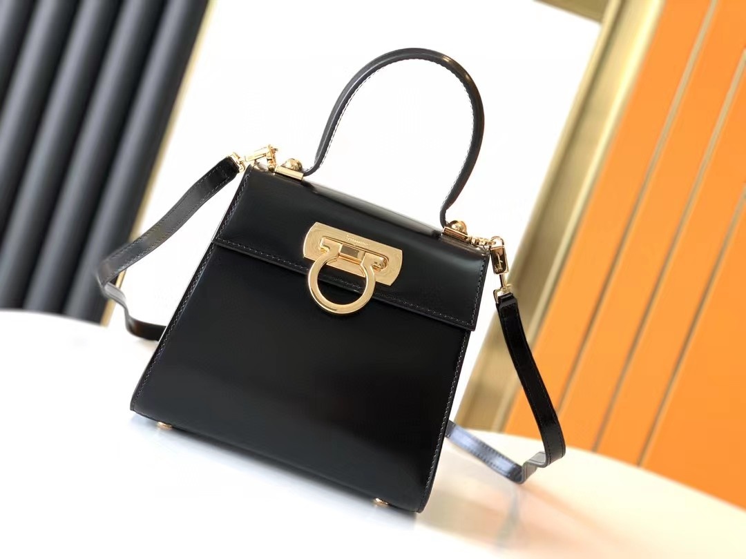 페라가모 켈리백