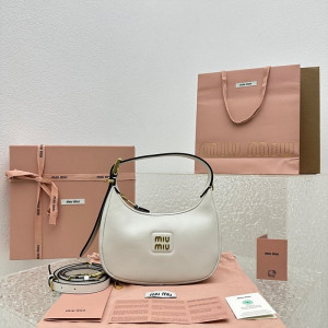 미우미우 23SS MIU MIU 가죽 호보백