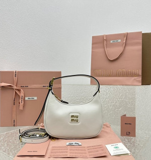 미우미우 23SS MIU MIU 가죽 호보백