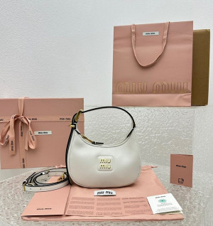 미우미우 23SS MIU MIU 가죽 호보백