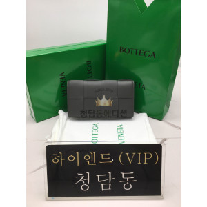 보테가 베네타 맥시 인트레치오 장지갑 679845 (컬러 라이트 차콜그레이)