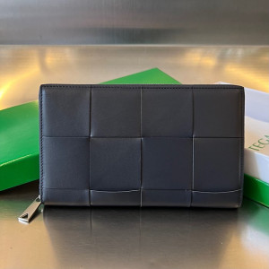 보테가 베네타 맥시 인트레치오 지퍼 어라운드 지갑 649607 (컬러 다크네이비)