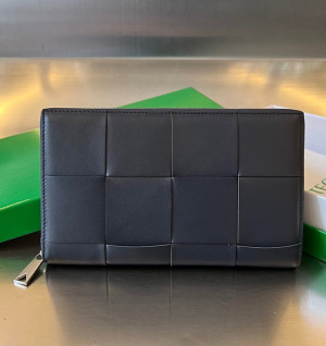 보테가 베네타 맥시 인트레치오 지퍼 어라운드 지갑 649607 (컬러 다크네이비)