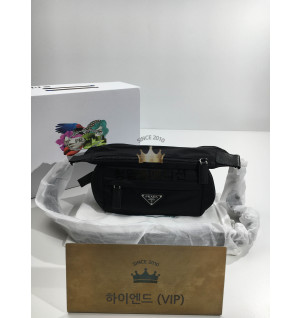 프라다 바이커백 스몰 2VH171