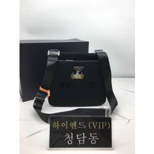 프라다 삼각로고 포코노 숄더백