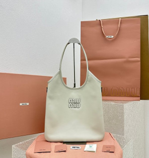 미우미우 23FW MIU MIU 아이비 가죽백