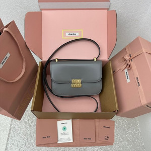 미우미우 MIU MIU 가죽 메탈로고 버클 숄더백