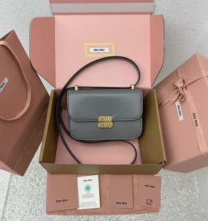 미우미우 MIU MIU 가죽 메탈로고 버클 숄더백