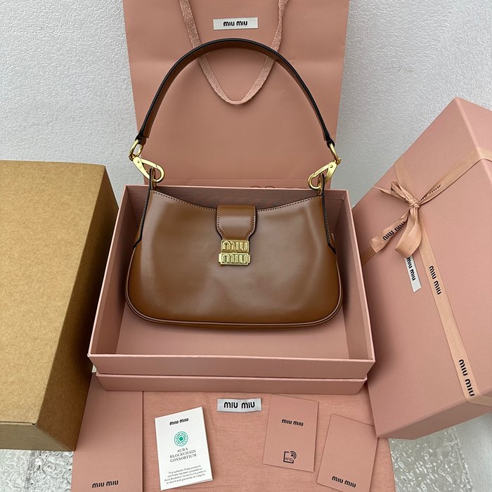 미우미우 MIU MIU 가죽 메탈로고 호보백