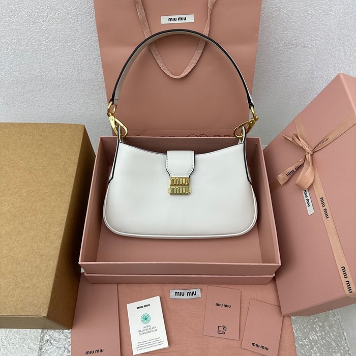 미우미우 MIU MIU 가죽 메탈로고 호보백