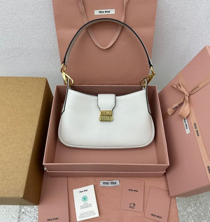 미우미우 MIU MIU 가죽 메탈로고 호보백