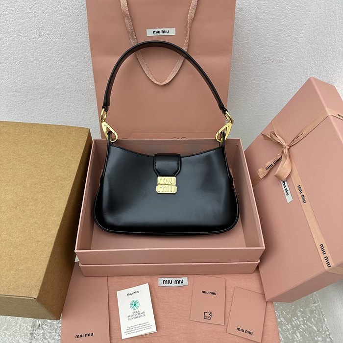 미우미우 MIU MIU 가죽 메탈로고 호보백