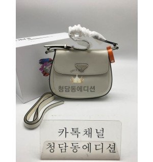 프라다 플랩 브러시드