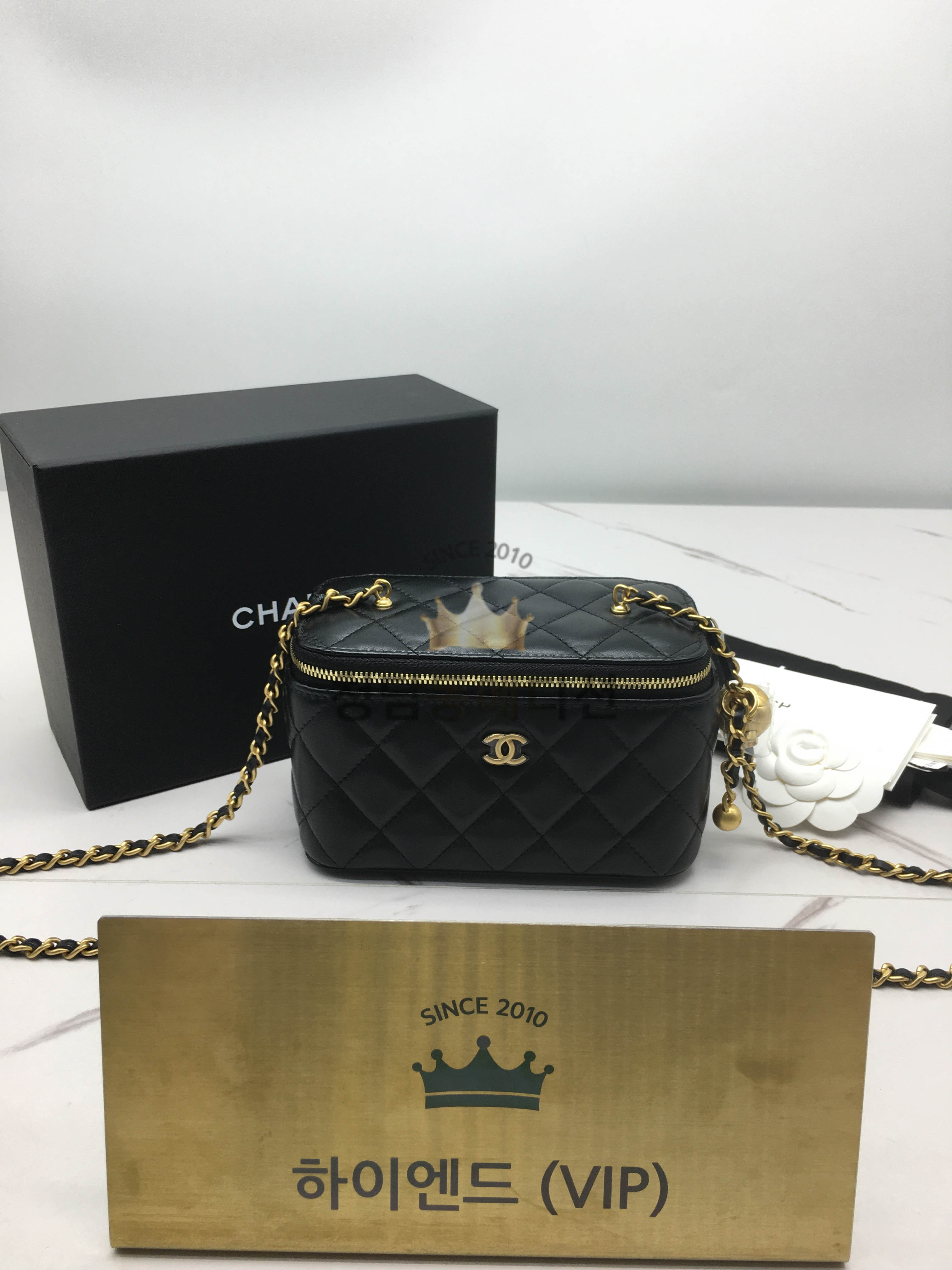 샤넬 클래식 골드볼 베니티백