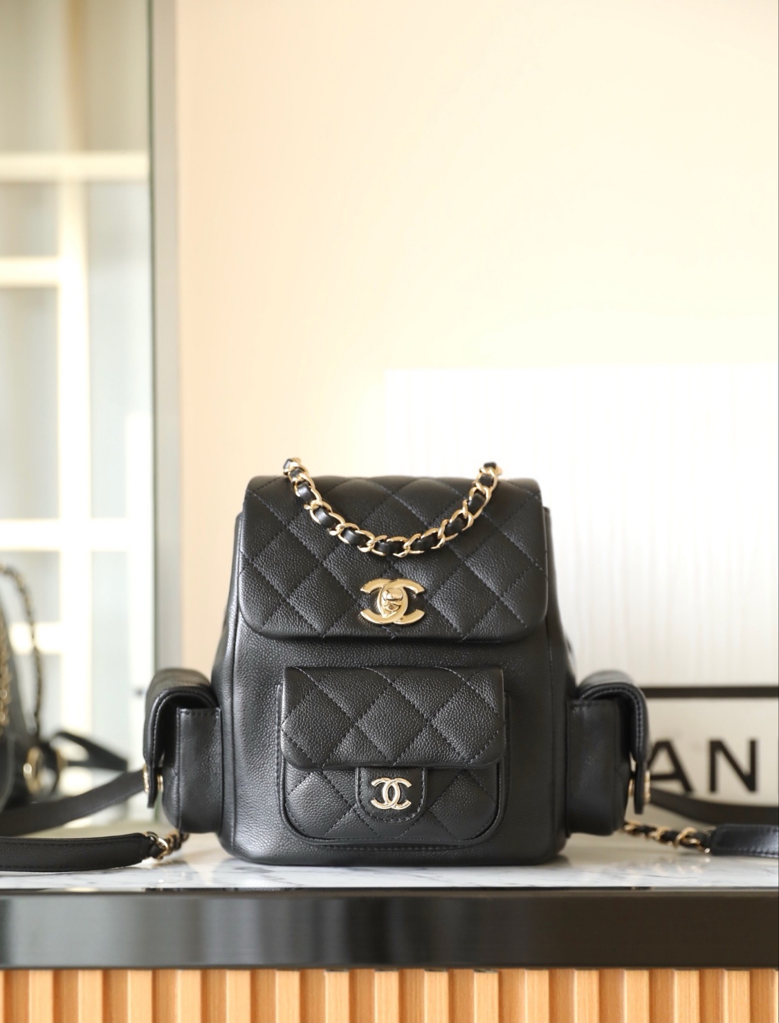 샤넬 23K 듀마 백팩 쓰리포켓 스몰 카프스킨 캐비어 (하이엔드급)