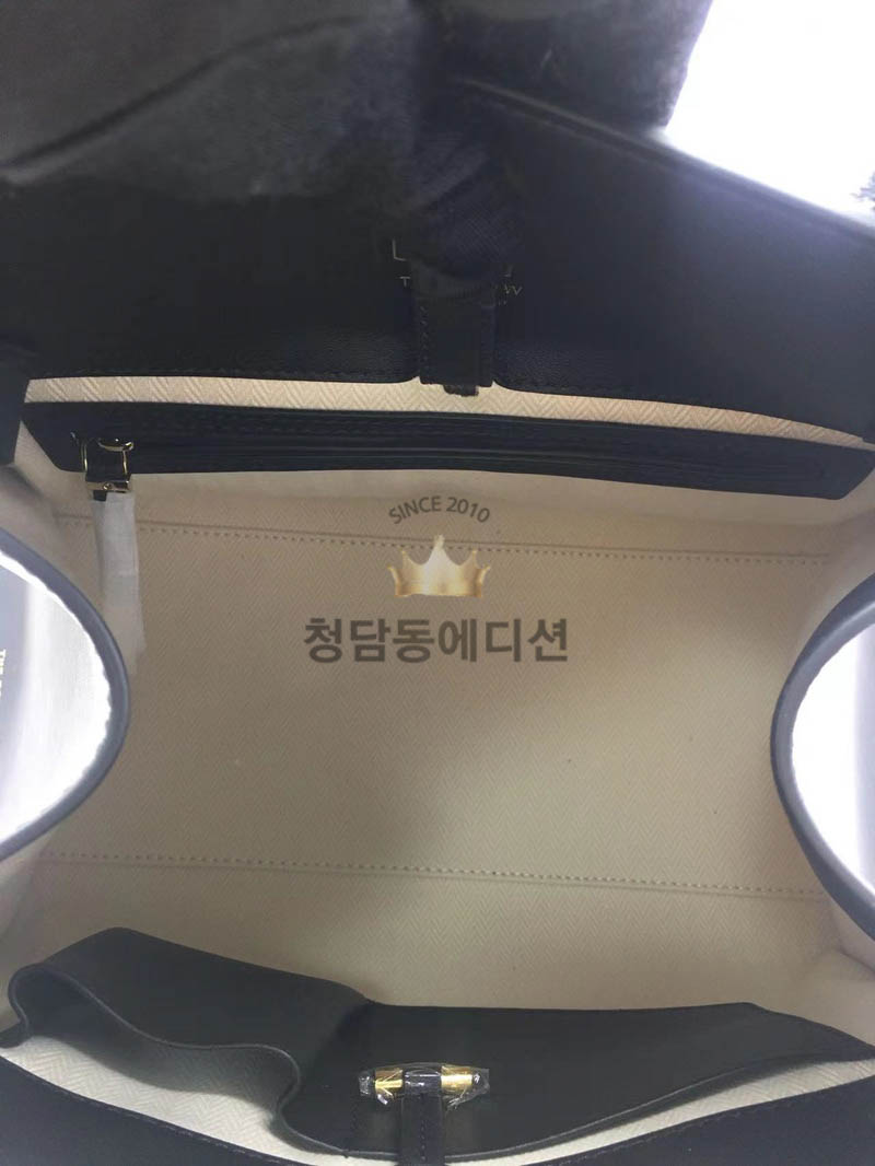 더 로우 마고 12 백 (컬러 블랙)