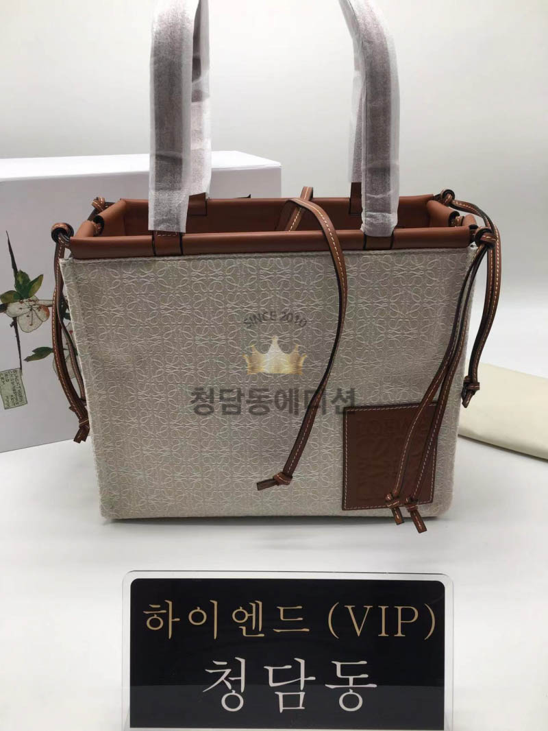 로에베 쿠션 토트백 330.02AA93