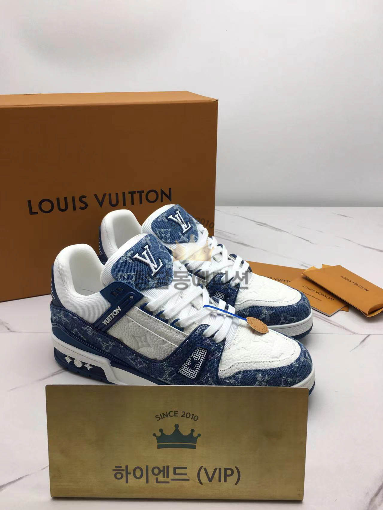 루이비통 트레이너 스니커즈 (남녀공용)