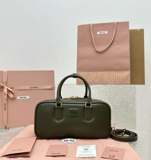 미우미우 MIU MIU 소프티 패디드 아르카디 27CM