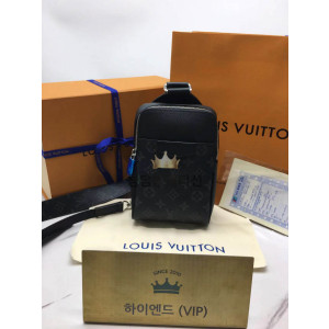 루이비통 아웃도어 슬링백 M30741