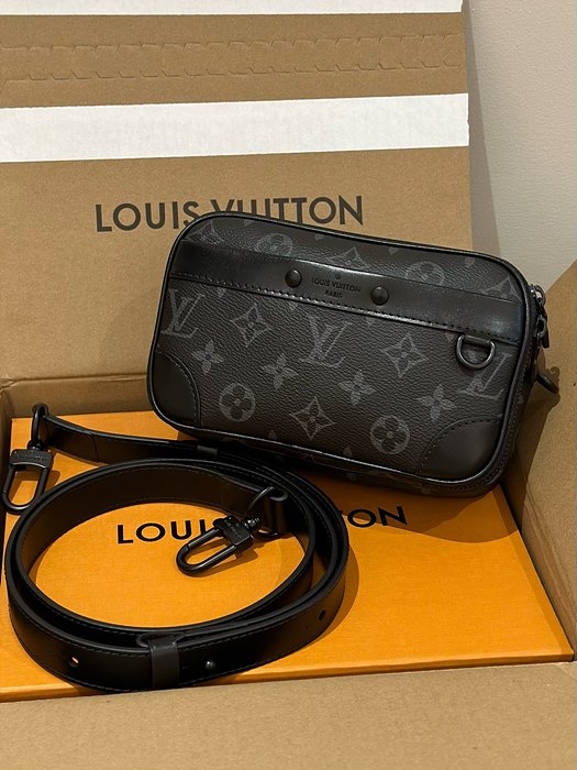 루이비통 알파 웨어러블 월릿 M82542