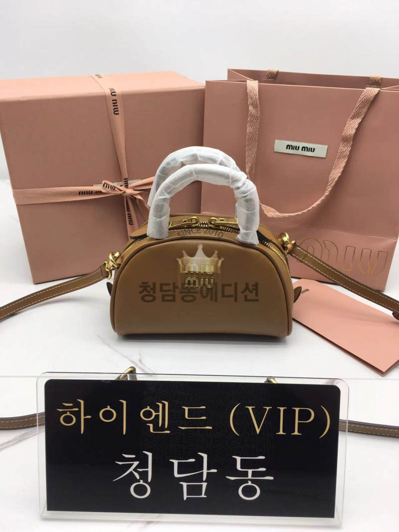 미우미우 가죽 탑 핸들 백